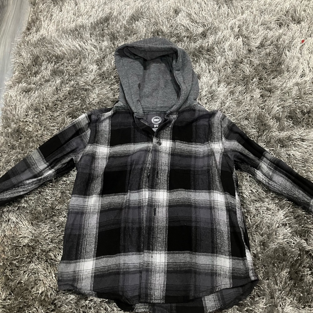 (6-7) black/ grey button down